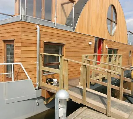 Three-bedroom Holiday In *