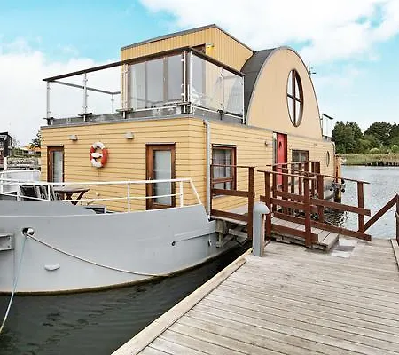 Three-bedroom Holiday In